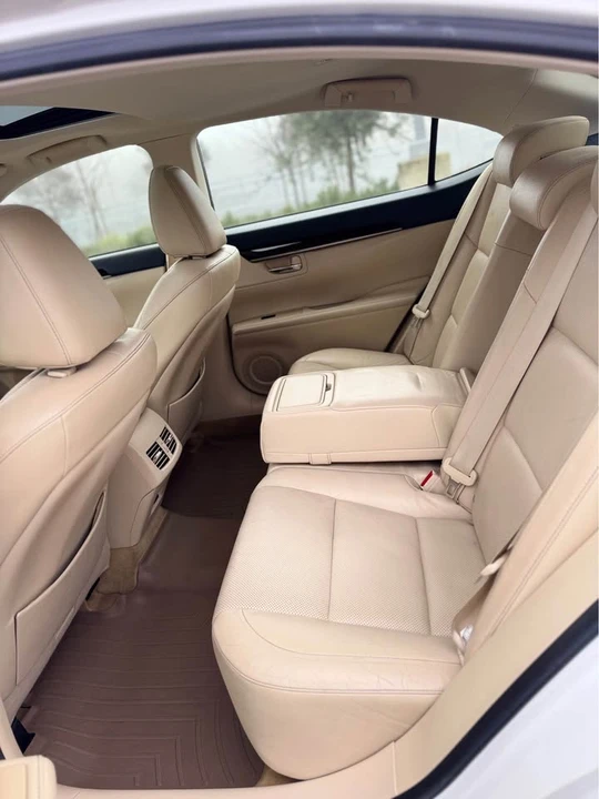 2013 Lexus ES 6th Gen - Image 6 of 14