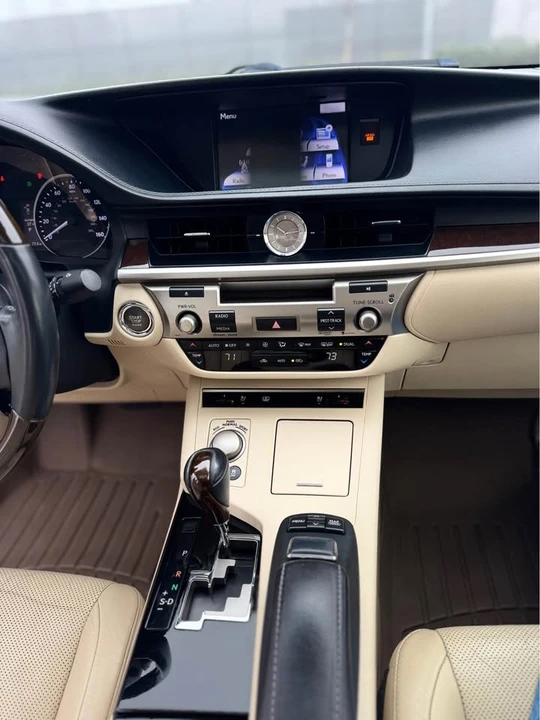 2013 Lexus ES 6th Gen - Image 9 of 14