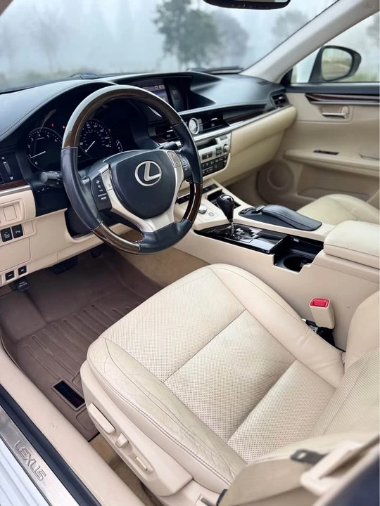 2013 Lexus ES 6th Gen - Image 4 of 14
