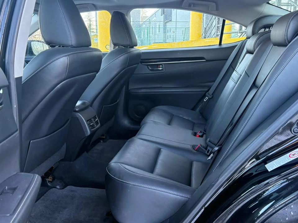 2013 Lexus ES 6th Gen - Image 13 of 15