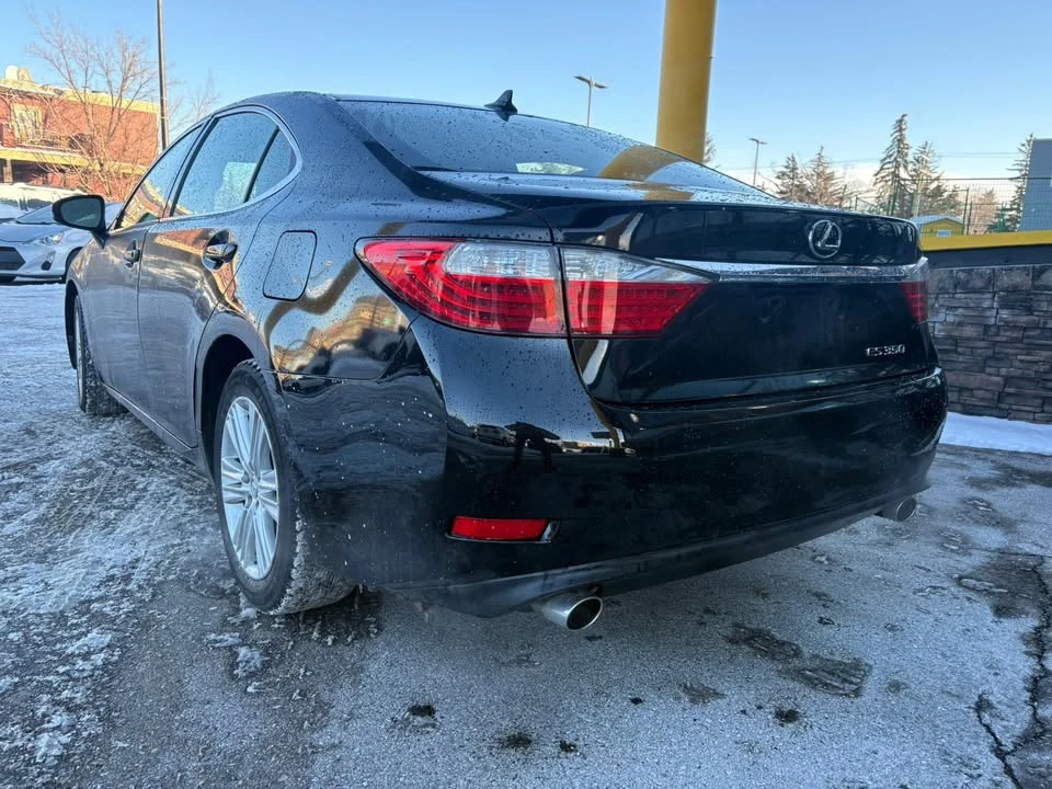 2013 Lexus ES 6th Gen - Image 3 of 15