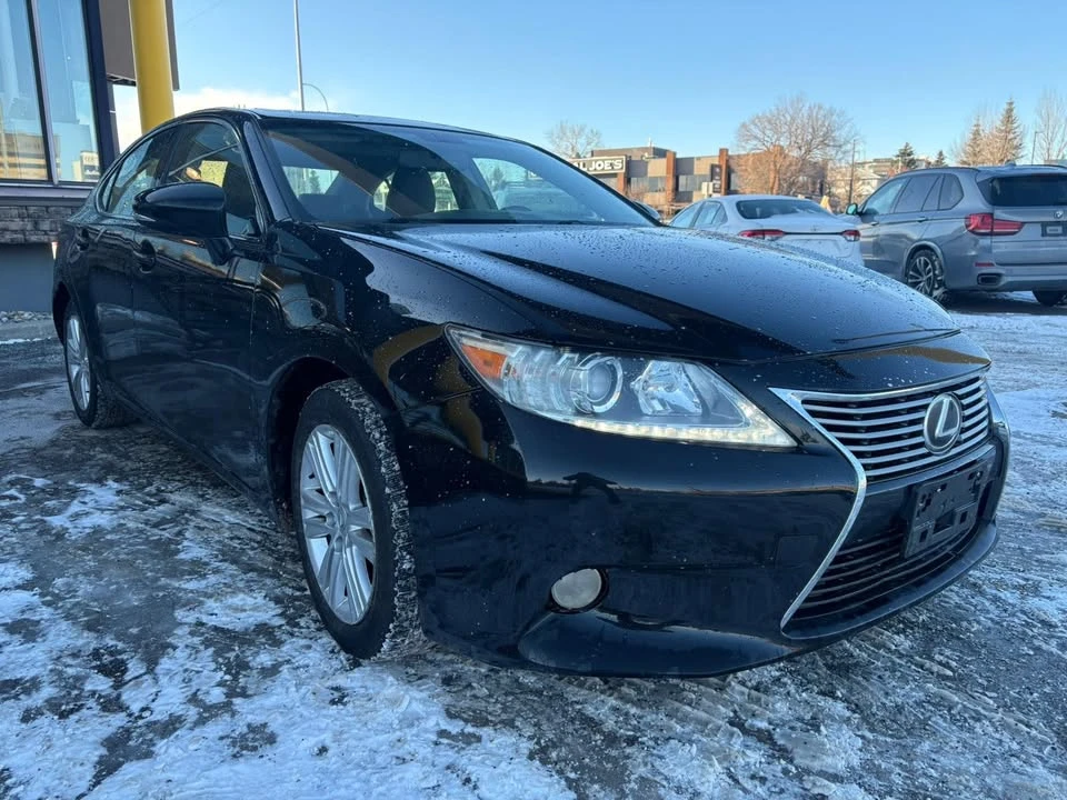 2013 Lexus ES 6th Gen - Image 5 of 15