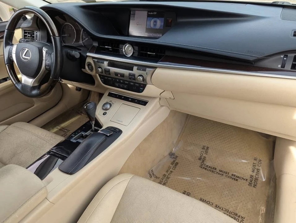 2013 Lexus ES 6th Gen - Image 12 of 20