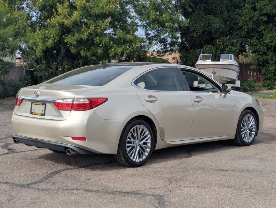 2013 Lexus ES 6th Gen - Image 3 of 20