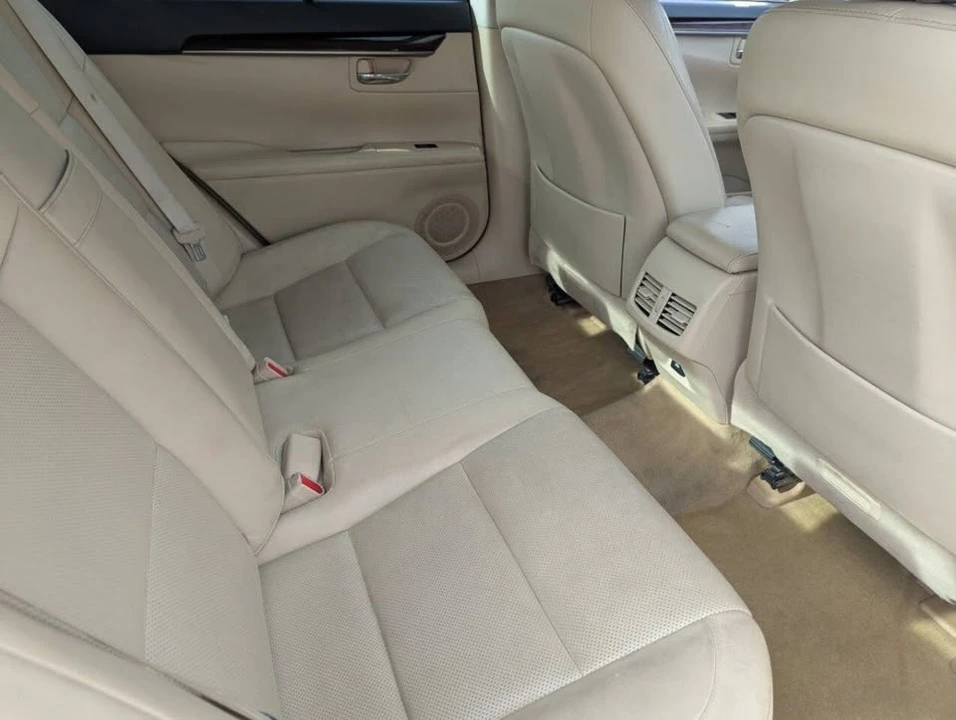 2013 Lexus ES 6th Gen - Image 13 of 20