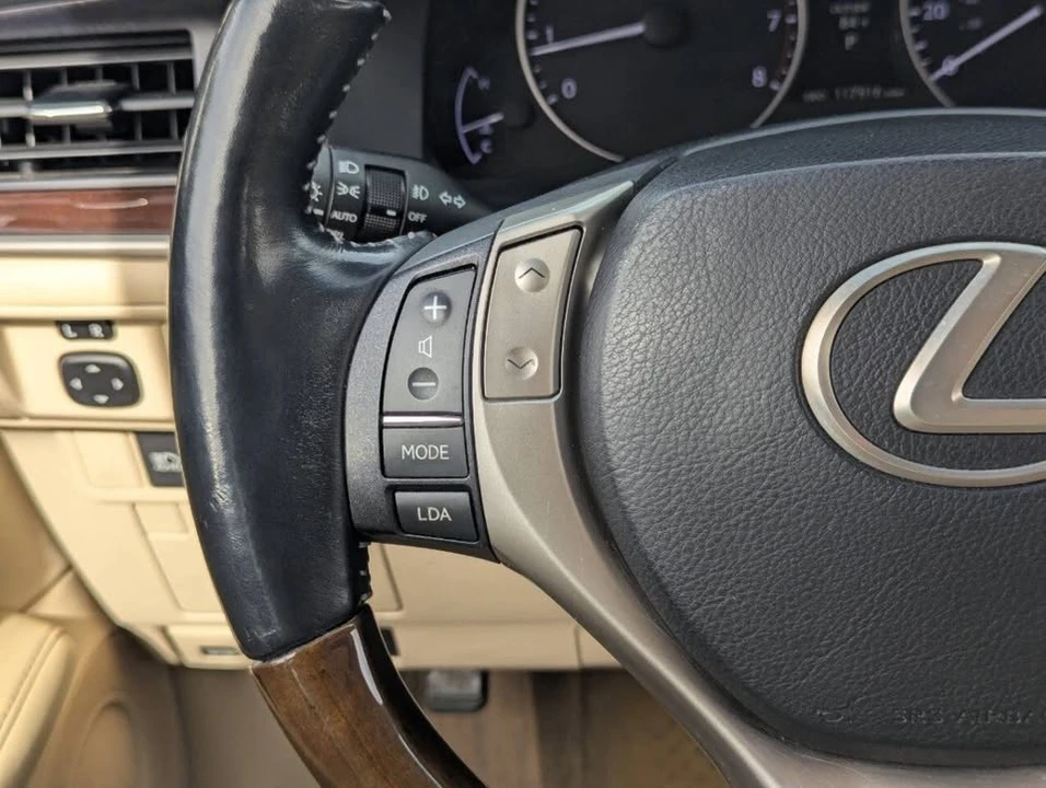 2013 Lexus ES 6th Gen - Image 18 of 20