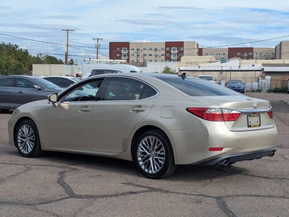 2013 Lexus ES 6th Gen - Image 5 of 20