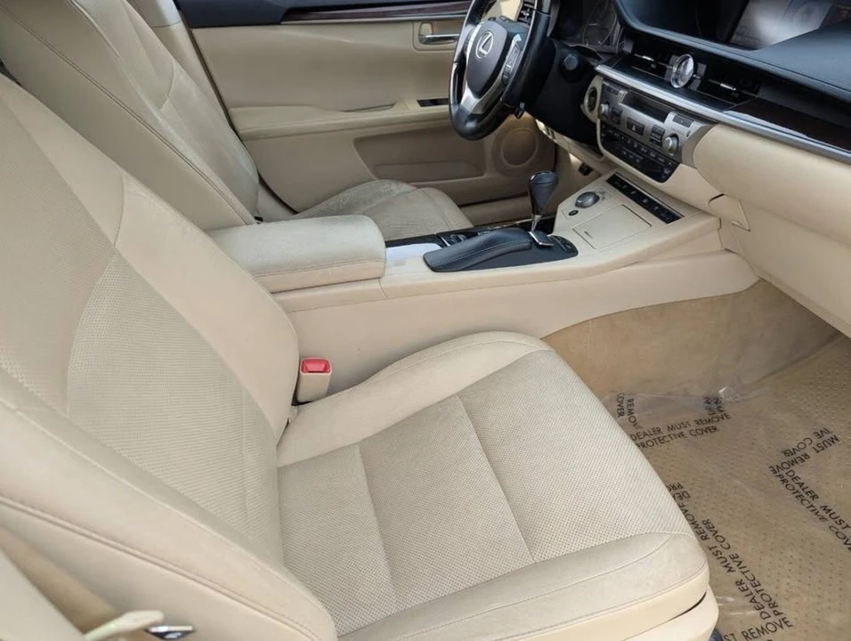 2013 Lexus ES 6th Gen - Image 11 of 20