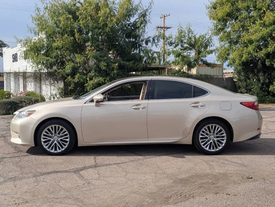 2013 Lexus ES 6th Gen - Image 6 of 20