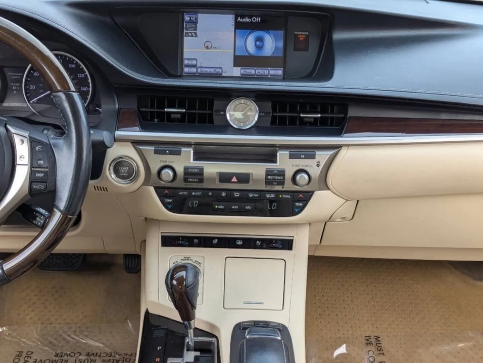 2013 Lexus ES 6th Gen - Image 15 of 20