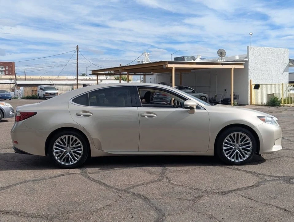 2013 Lexus ES 6th Gen - Image 2 of 20