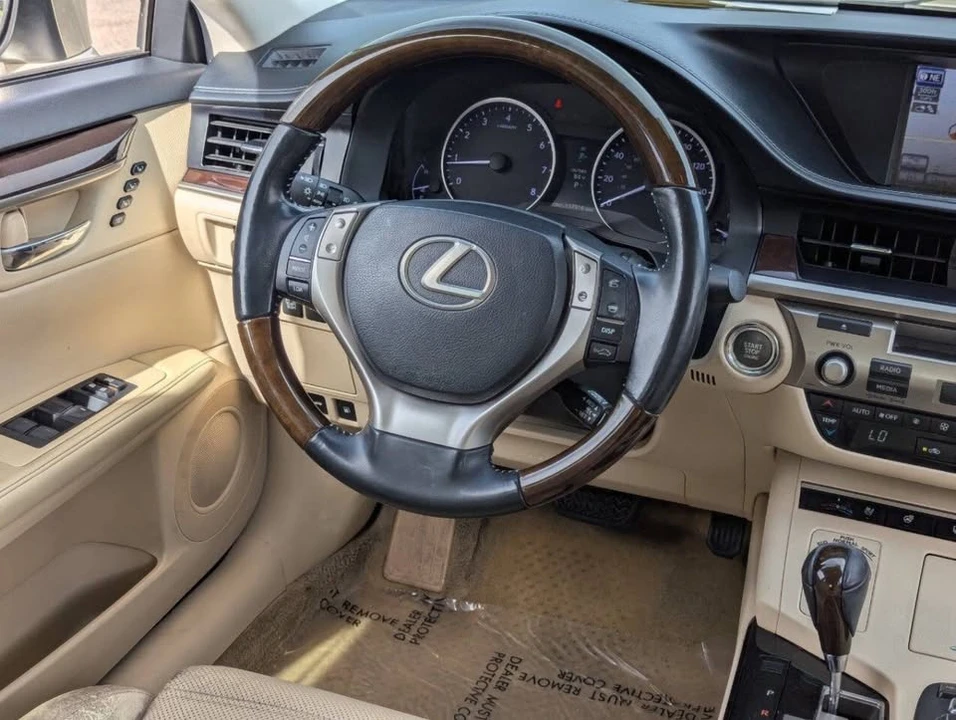 2013 Lexus ES 6th Gen - Image 14 of 20