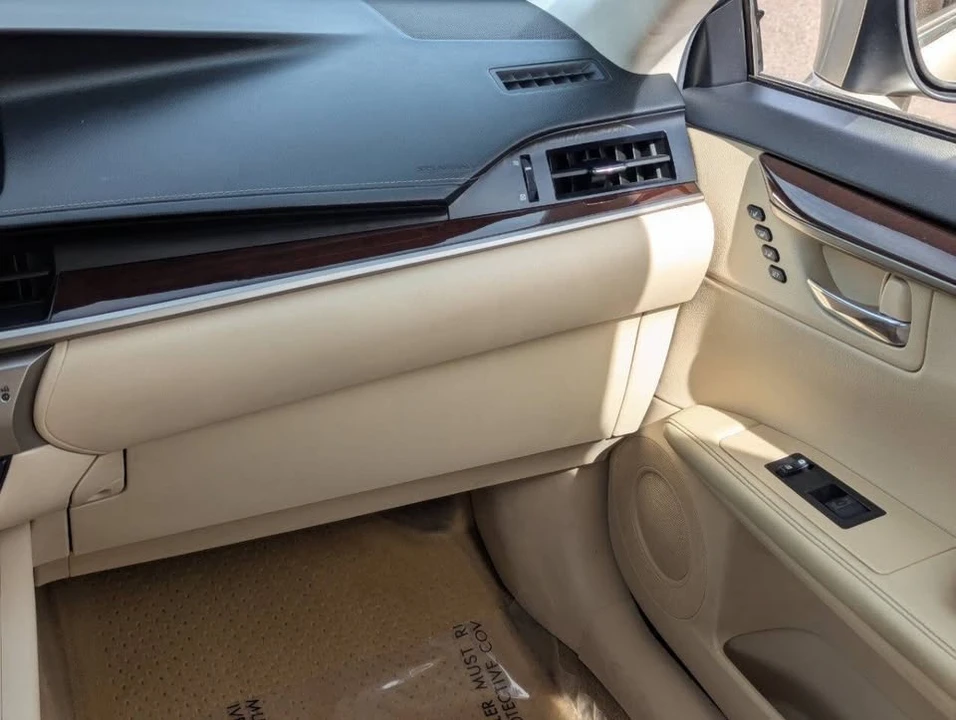 2013 Lexus ES 6th Gen - Image 16 of 20