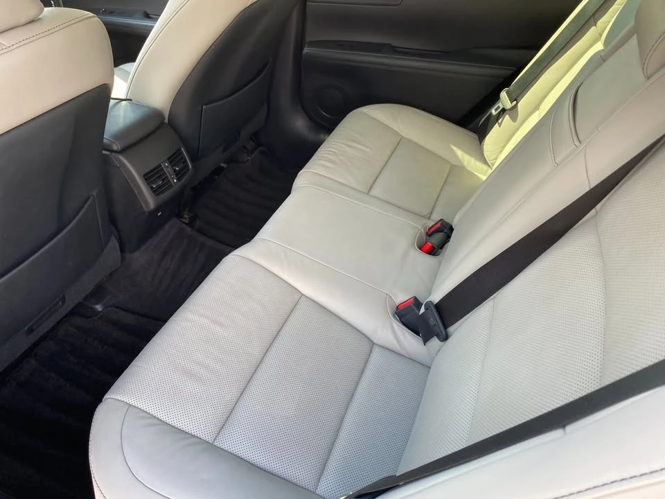 2013 Lexus ES 6th Gen - Image 9 of 10