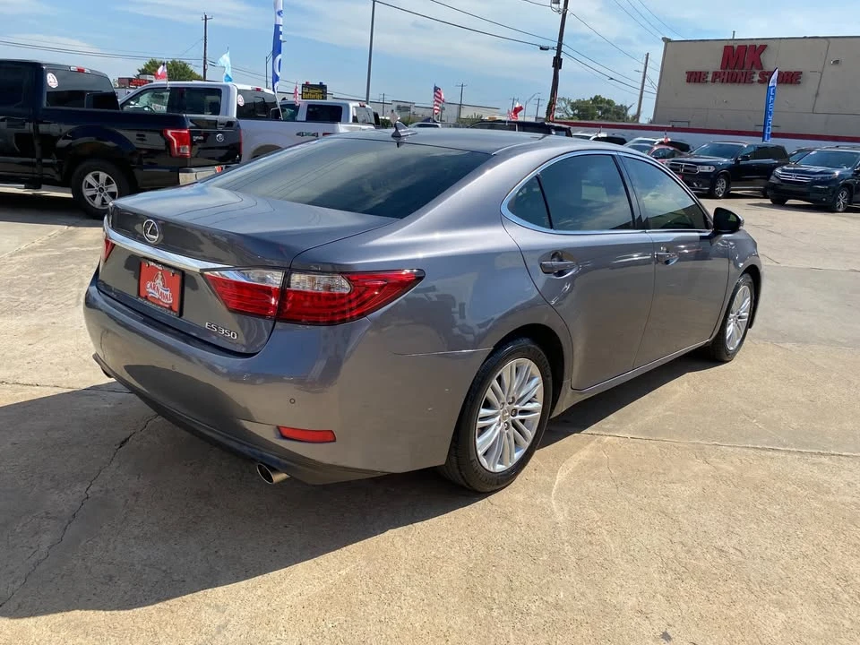 2013 Lexus ES 6th Gen - Image 4 of 10