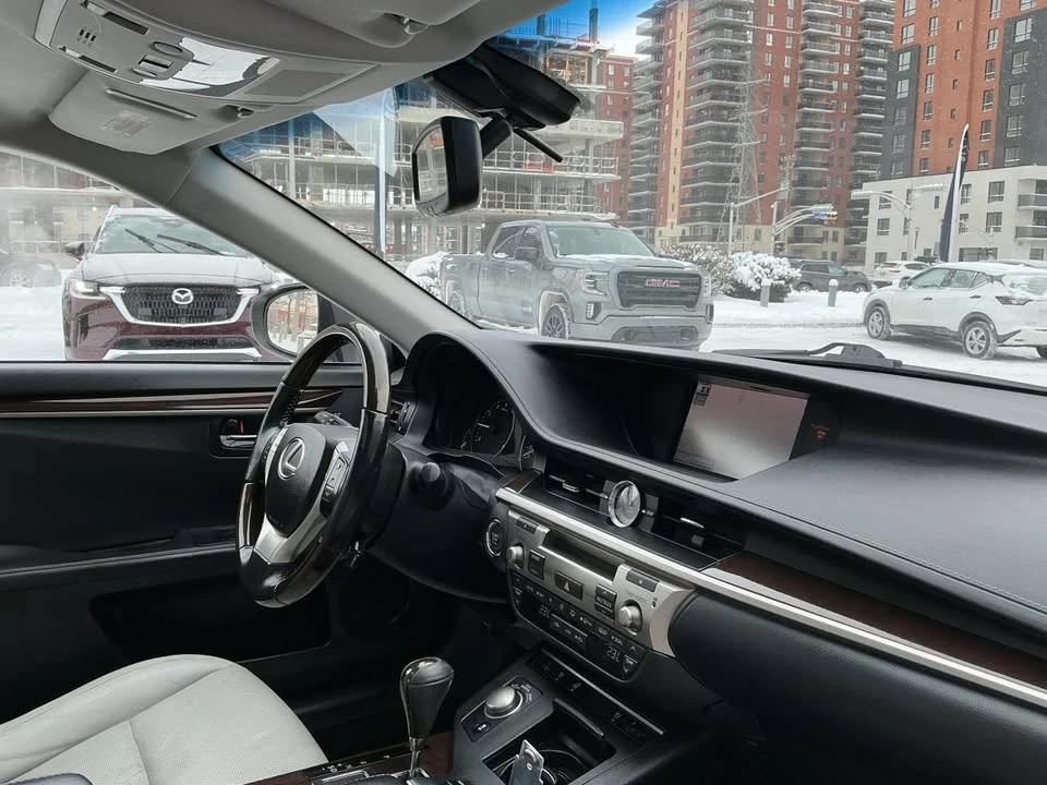 2013 Lexus ES 6th Gen - Image 10 of 20