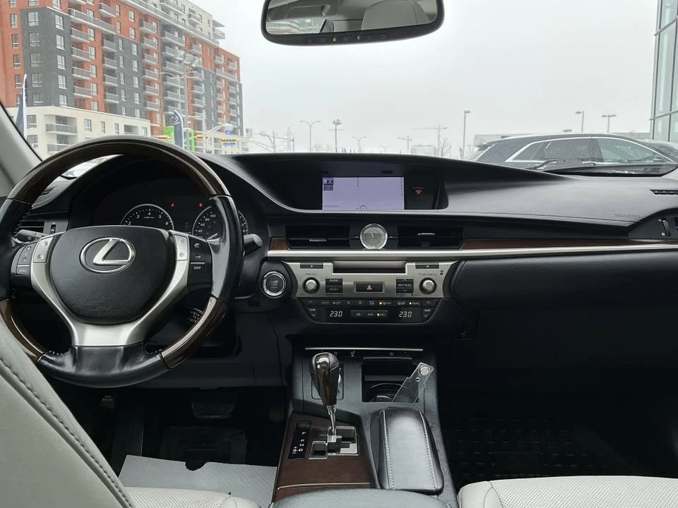 2013 Lexus ES 6th Gen - Image 11 of 20