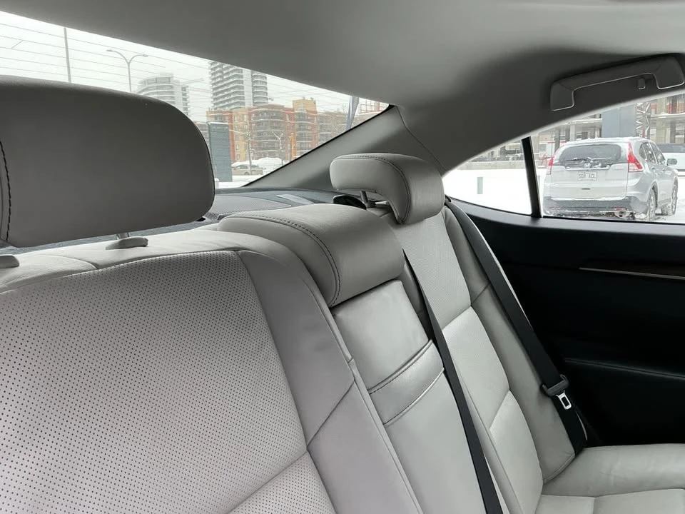 2013 Lexus ES 6th Gen - Image 12 of 20