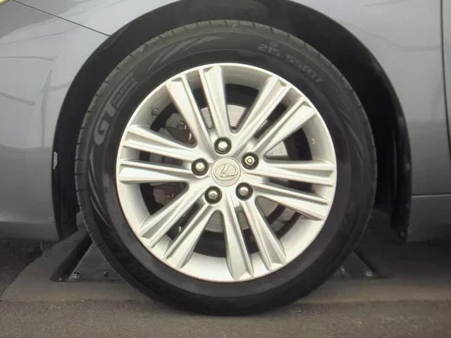 2013 Lexus ES 6th Gen - Image 8 of 16