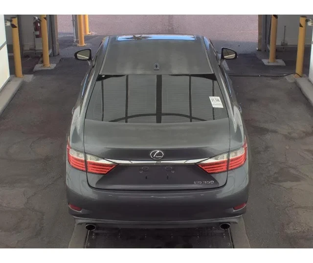 2013 Lexus ES 6th Gen - Image 5 of 16