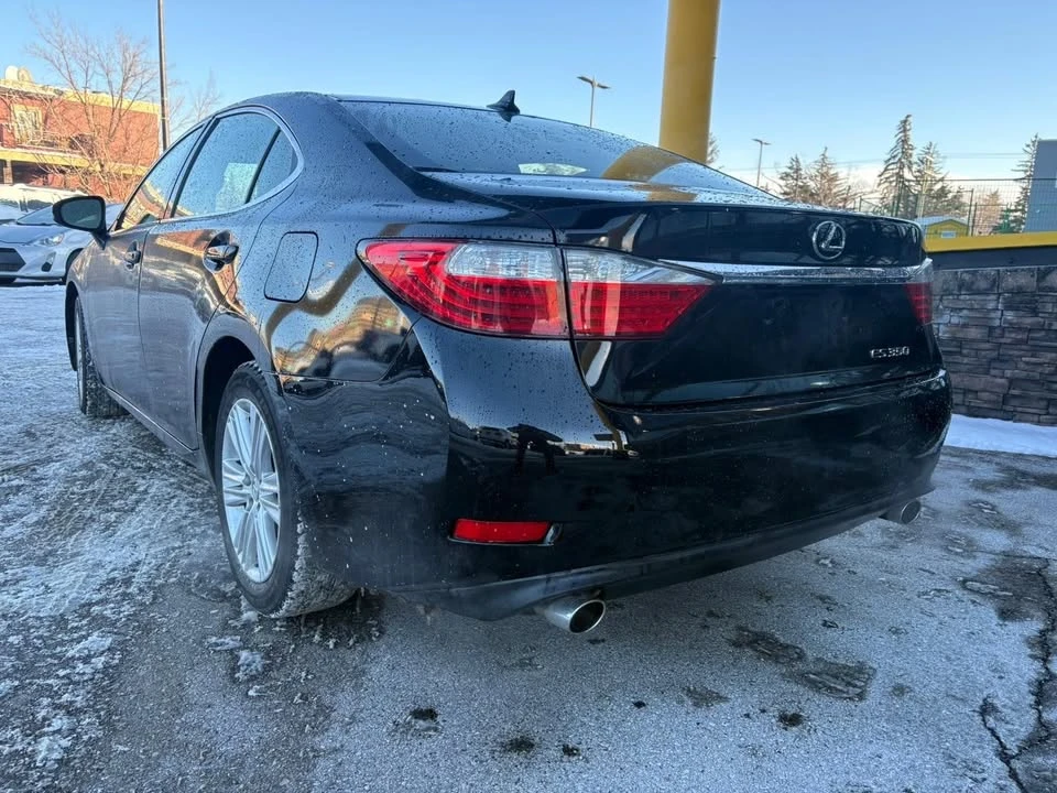 2013 Lexus ES 6th Gen - Image 3 of 15