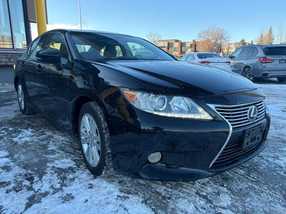 2013 Lexus ES 6th Gen - Image 5 of 15