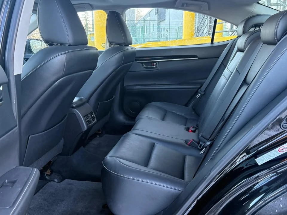 2013 Lexus ES 6th Gen - Image 14 of 15