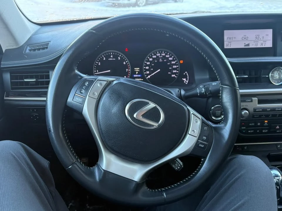 2013 Lexus ES 6th Gen - Image 10 of 15