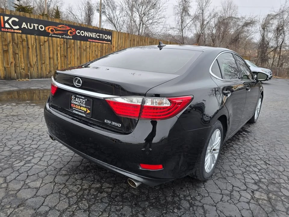 2013 Lexus ES 6th Gen - Image 8 of 20