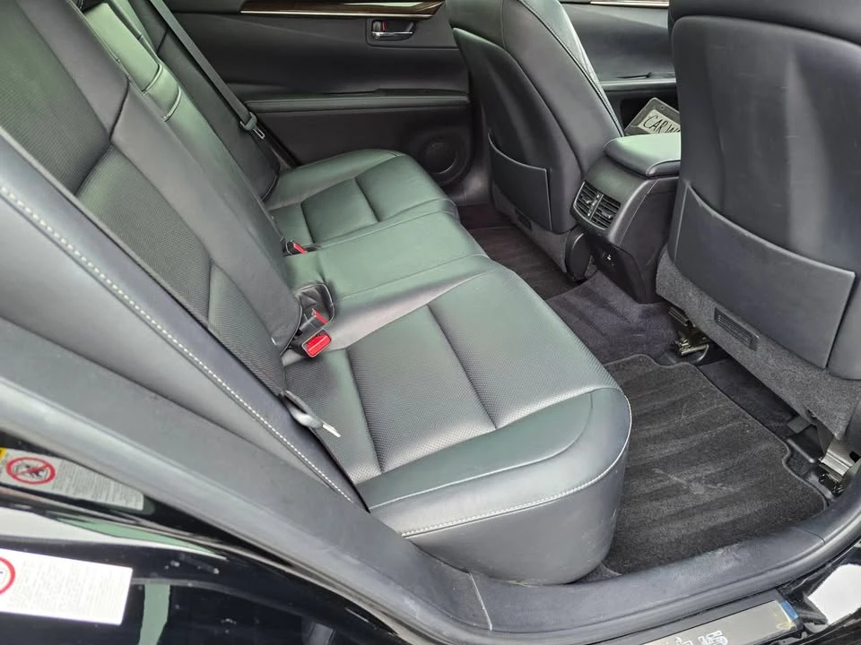2013 Lexus ES 6th Gen - Image 19 of 20