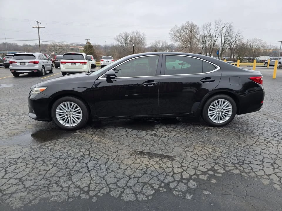 2013 Lexus ES 6th Gen - Image 5 of 20