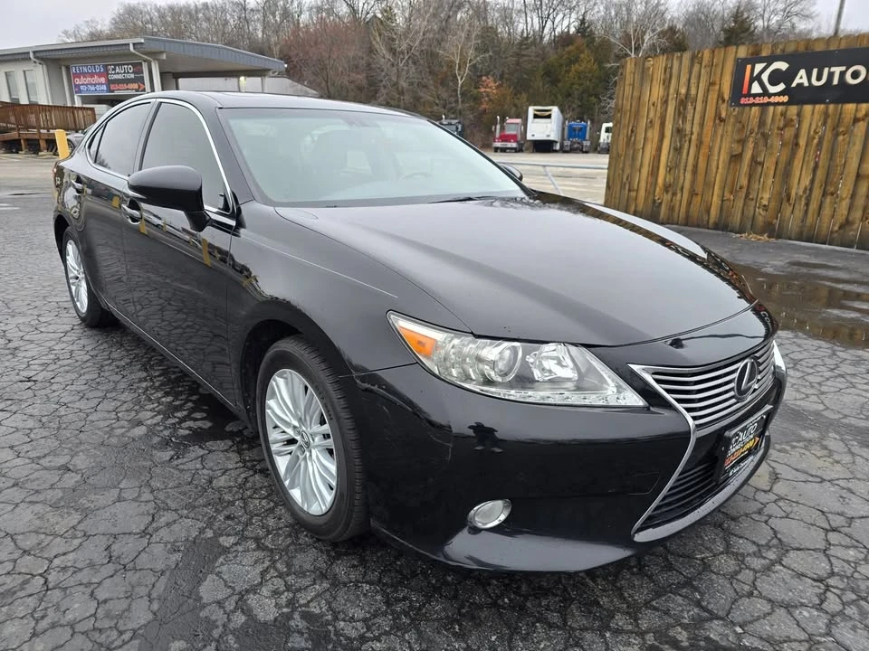 2013 Lexus ES 6th Gen - Image 2 of 20