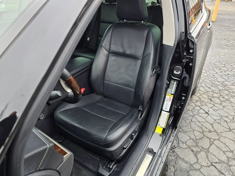 2013 Lexus ES 6th Gen - Image 11 of 20