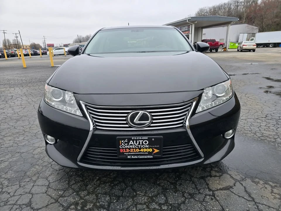 2013 Lexus ES 6th Gen - Image 3 of 20