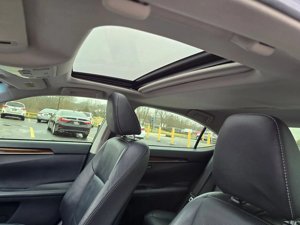 2013 Lexus ES 6th Gen - Image 18 of 20