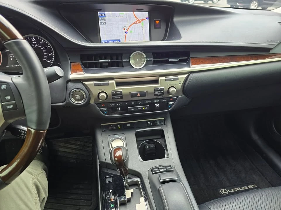 2013 Lexus ES 6th Gen - Image 15 of 20