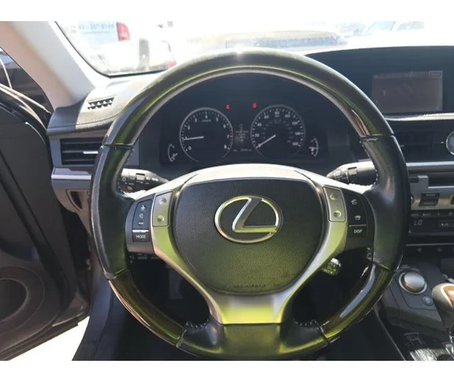 2013 Lexus ES 6th Gen - Image 10 of 16