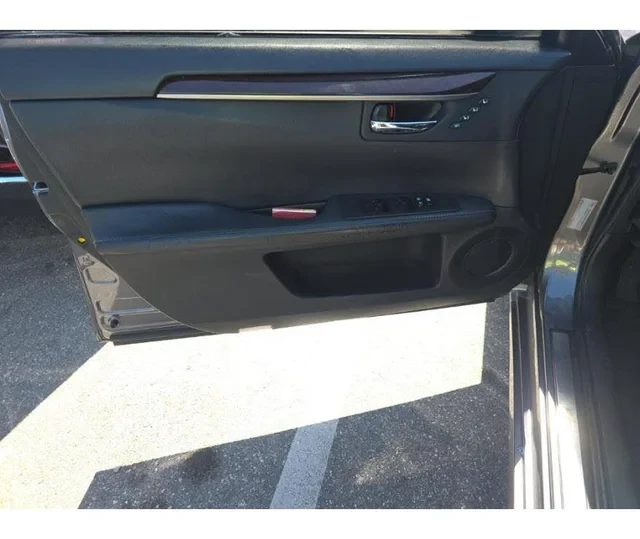 2013 Lexus ES 6th Gen - Image 9 of 16