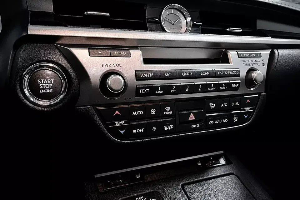 2013 Lexus ES 6th Gen - Image 15 of 18
