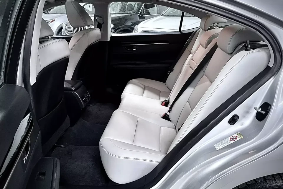 2013 Lexus ES 6th Gen - Image 10 of 18