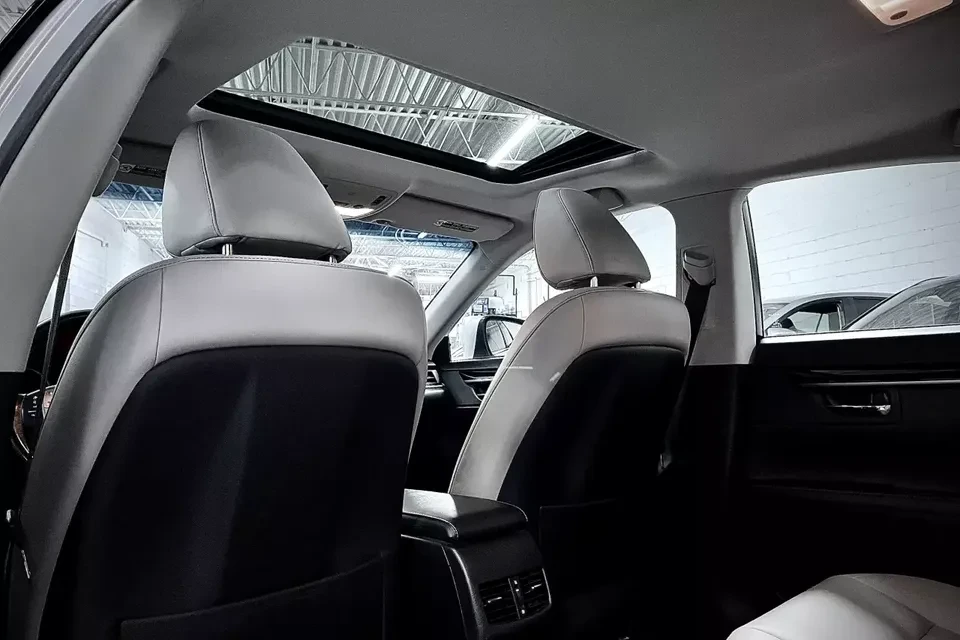 2013 Lexus ES 6th Gen - Image 9 of 18