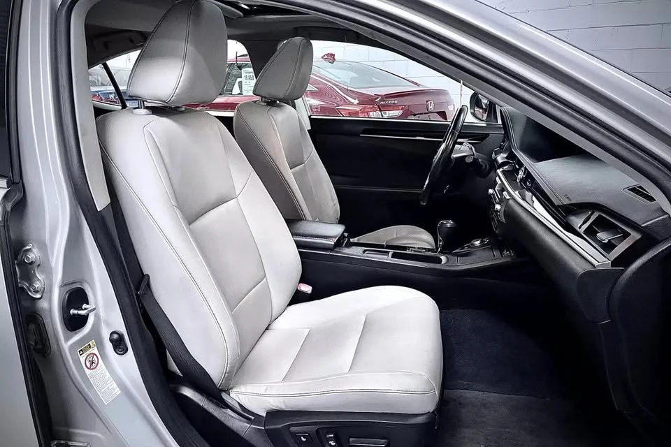 2013 Lexus ES 6th Gen - Image 18 of 20