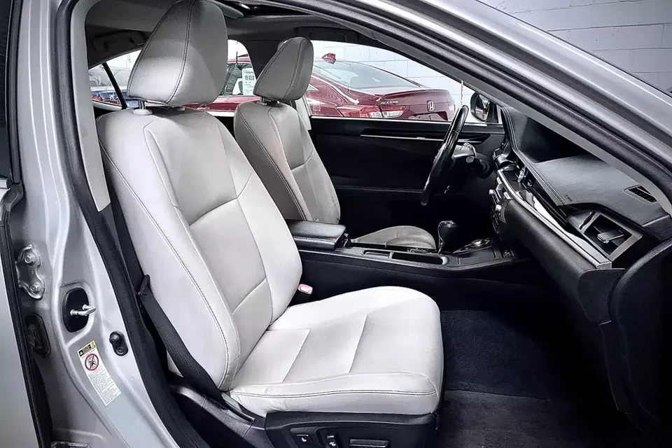 2013 Lexus ES 6th Gen - Image 18 of 20