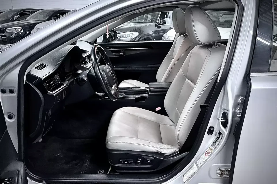 2013 Lexus ES 6th Gen - Image 9 of 20