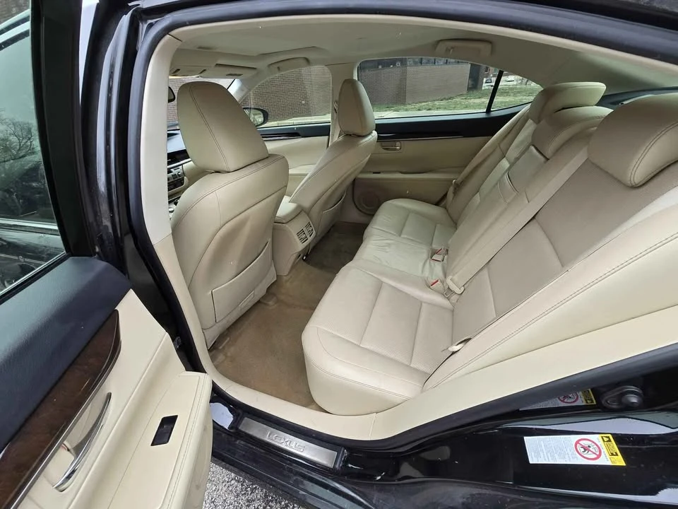 2013 Lexus ES 6th Gen - Image 9 of 15