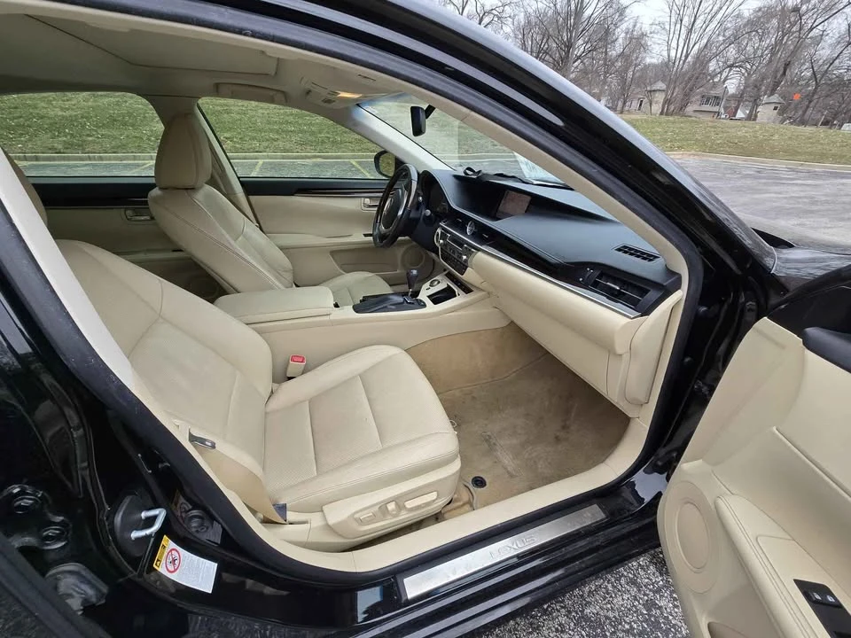 2013 Lexus ES 6th Gen - Image 11 of 15