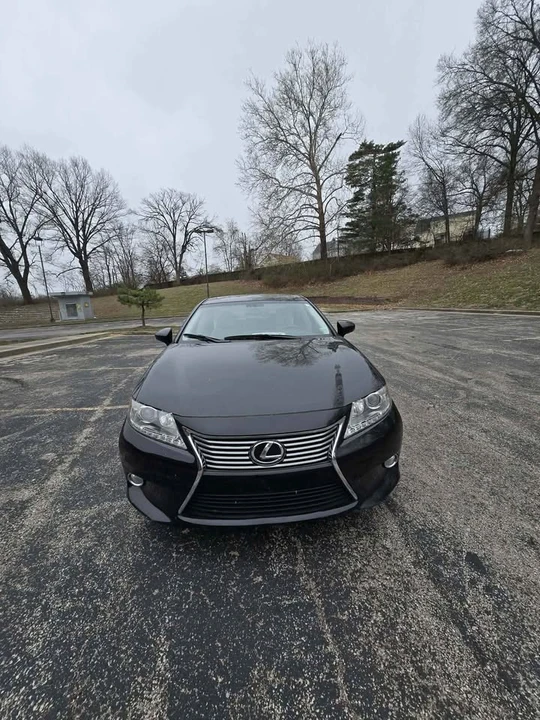 2013 Lexus ES 6th Gen - Image 7 of 15