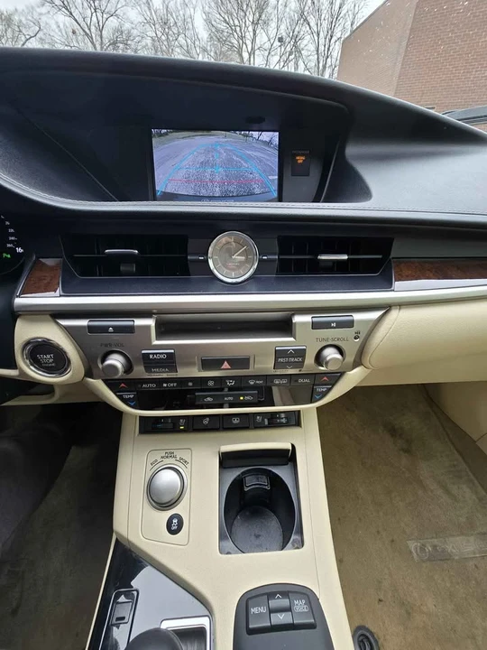 2013 Lexus ES 6th Gen - Image 13 of 15