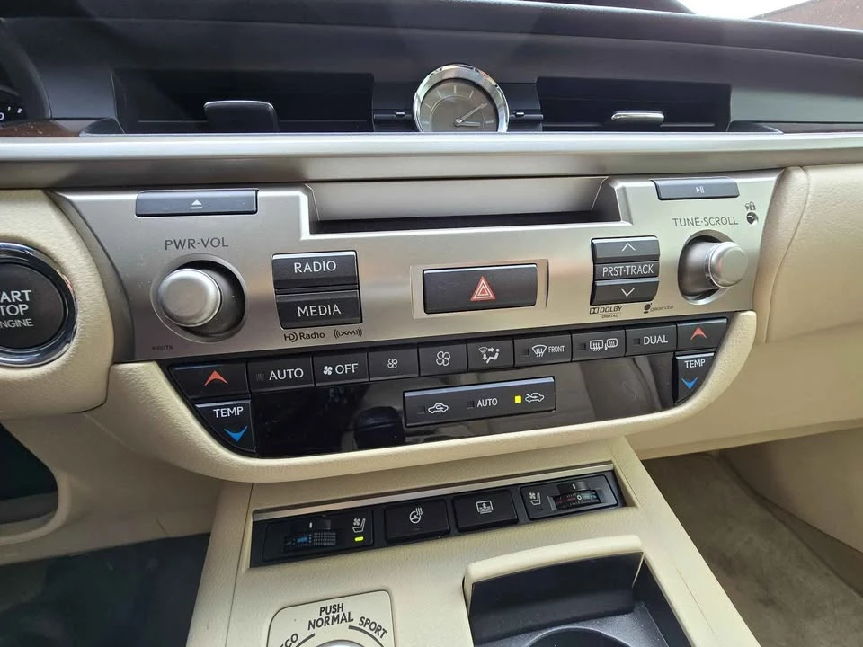 2013 Lexus ES 6th Gen - Image 15 of 15