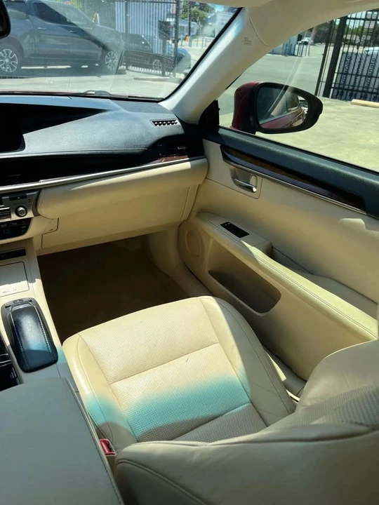 2013 Lexus ES 6th Gen - Image 17 of 20